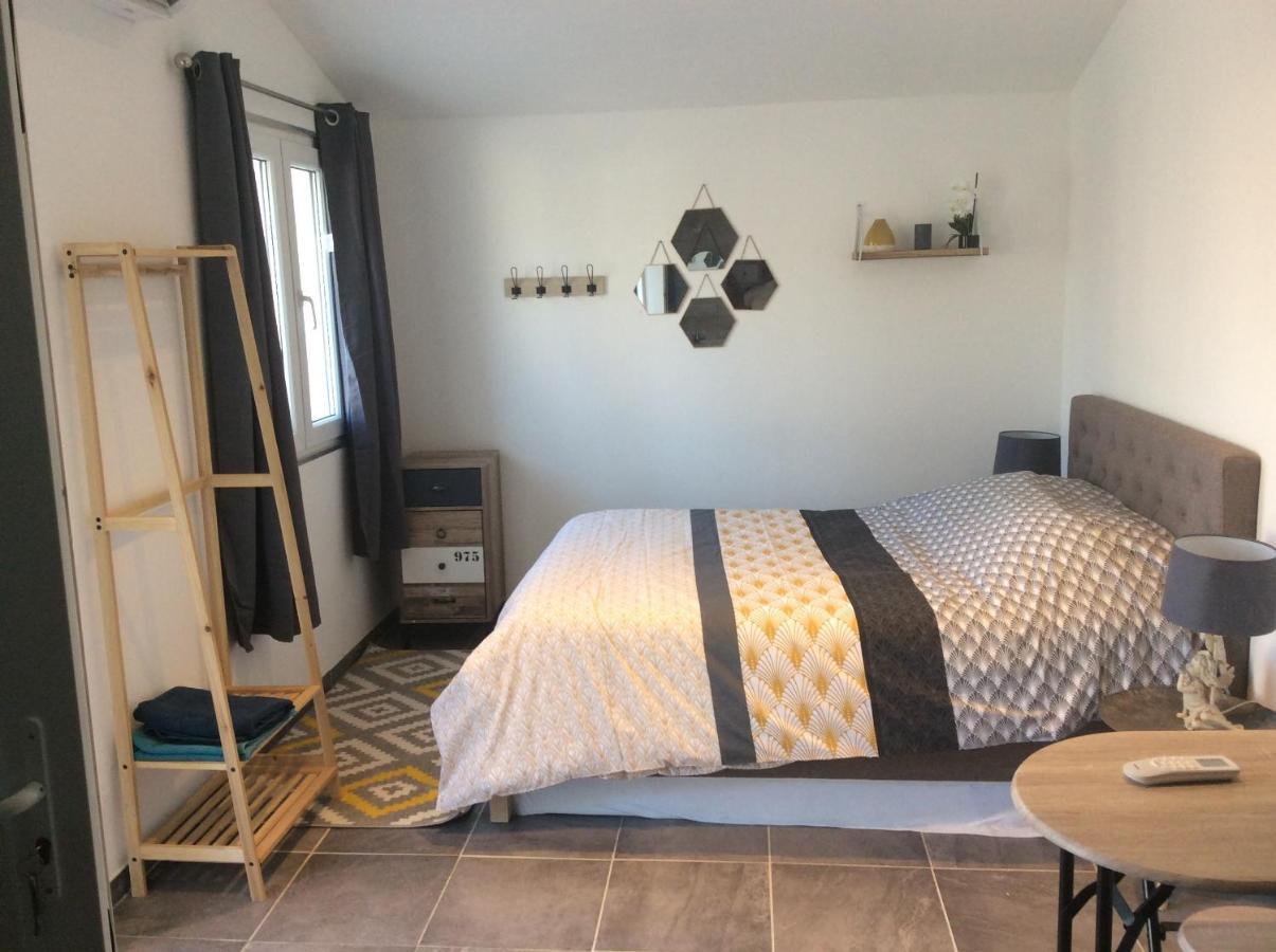 Ogooue Studio Carpentras Bagian luar foto