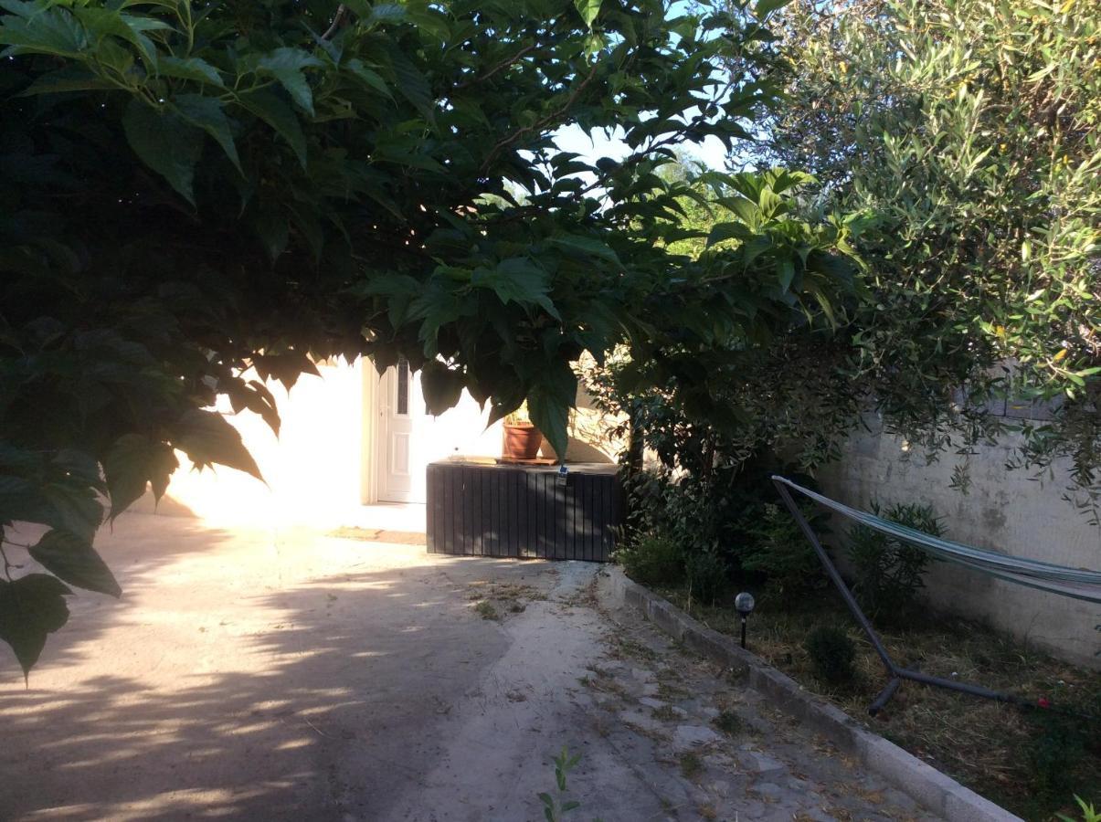 Ogooue Studio Carpentras Bagian luar foto